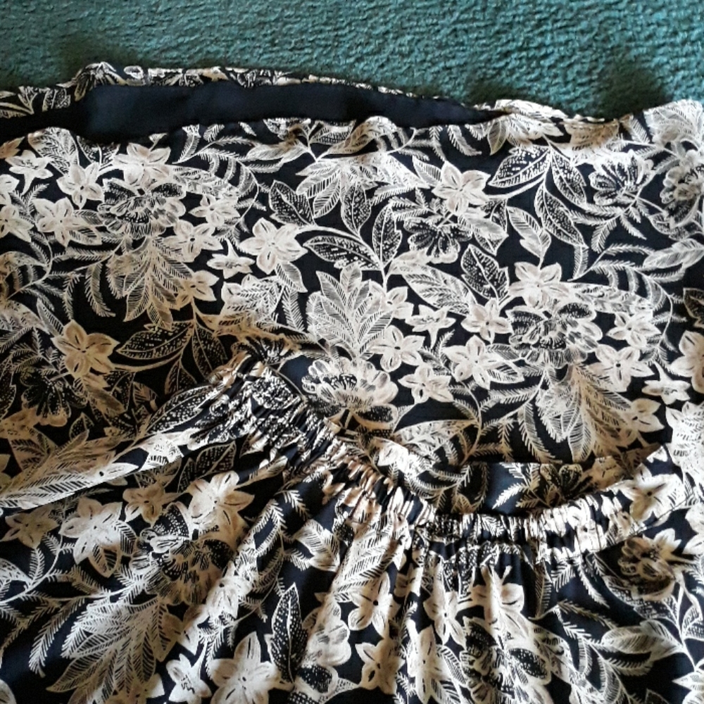 Side zip, elastic back skirt - Picture 2 of 3